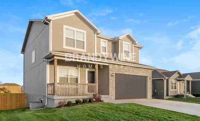 711 Poplar Court - Photo 3 of 36