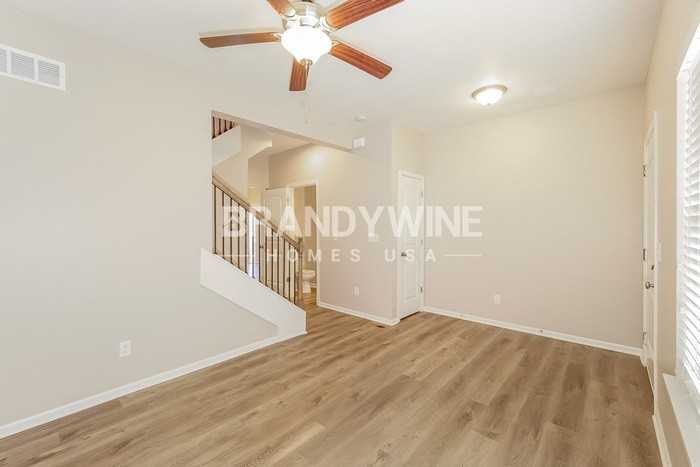 711 Poplar Court - Photo 6 of 36