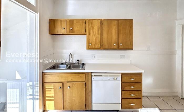 453 South Clarkson Street - Photo 3 of 17