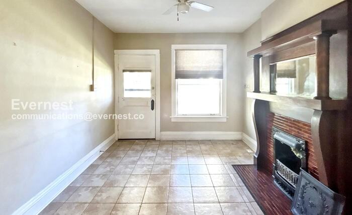 453 South Clarkson Street - Photo 5 of 17