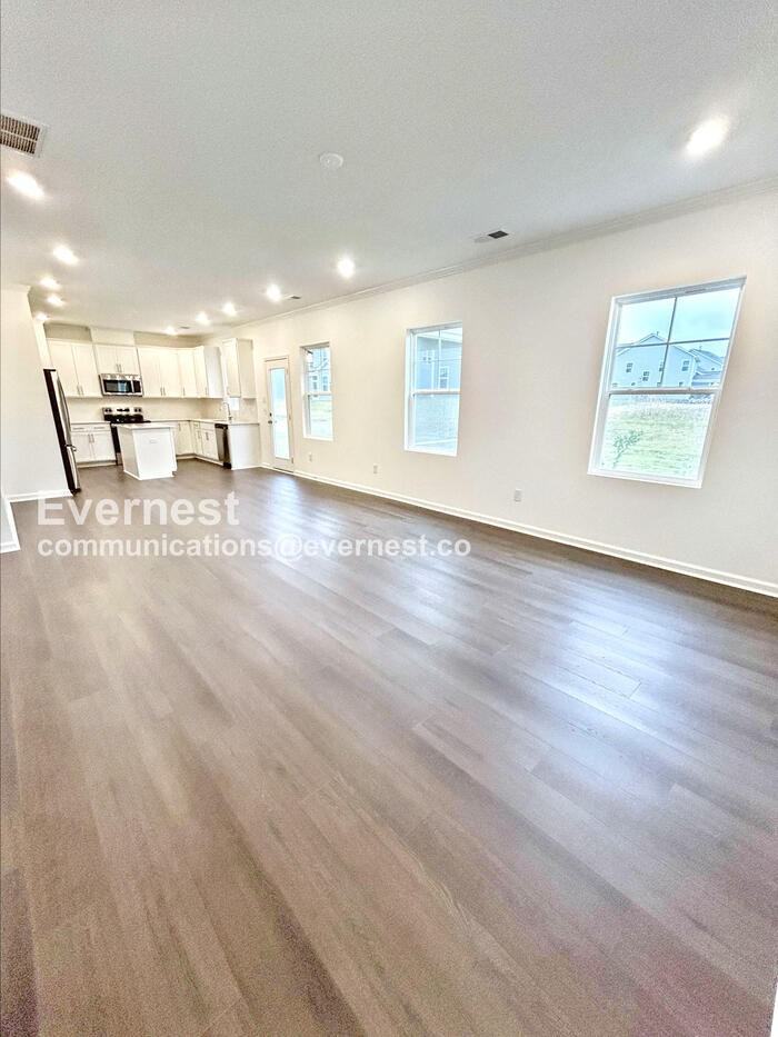 44 Regal Gardens Court - Photo 3 of 25