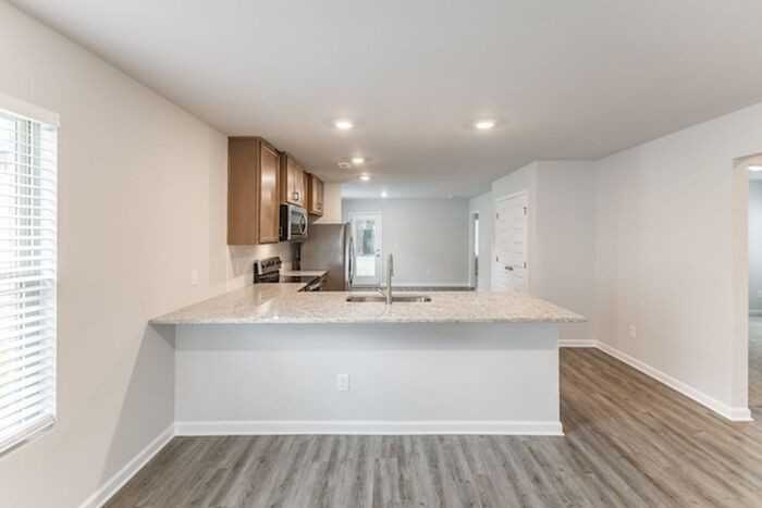 14764 Ravenel Dr - Photo 7 of 34