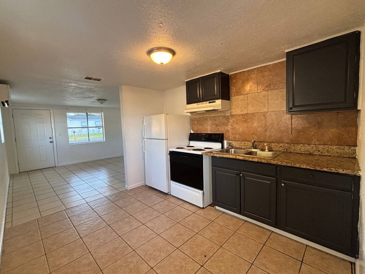 Elliott St - Photo 3 of 6