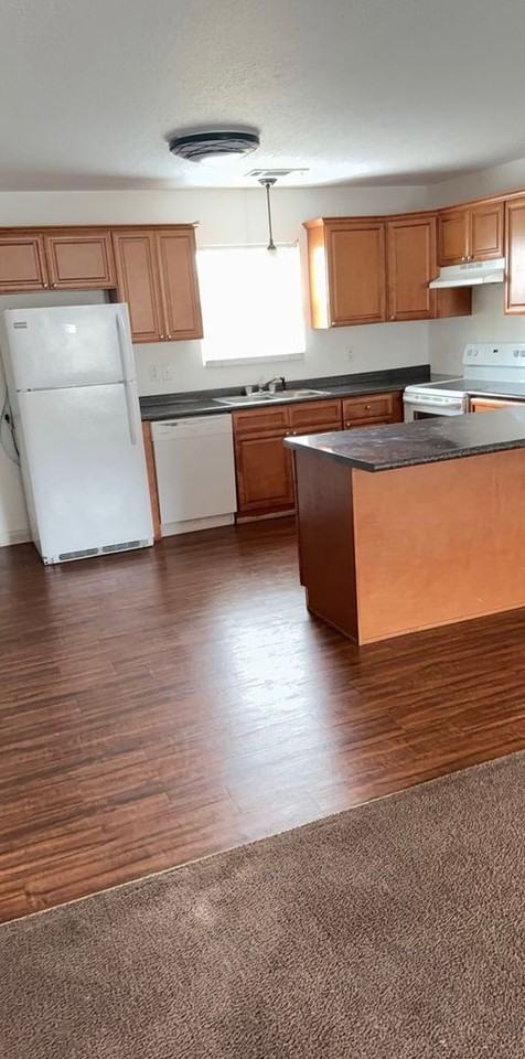 900 Maple Dr - Photo 4 of 10