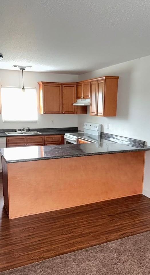 900 Maple Dr - Photo 5 of 10
