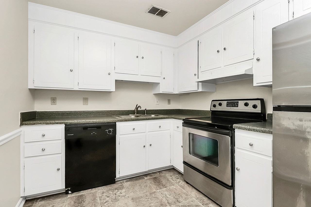 8201 Circle Drive - Photo 6 of 18