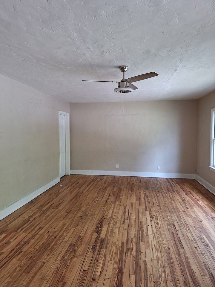 2533 Nw 1st Ave - Photo 6 of 17