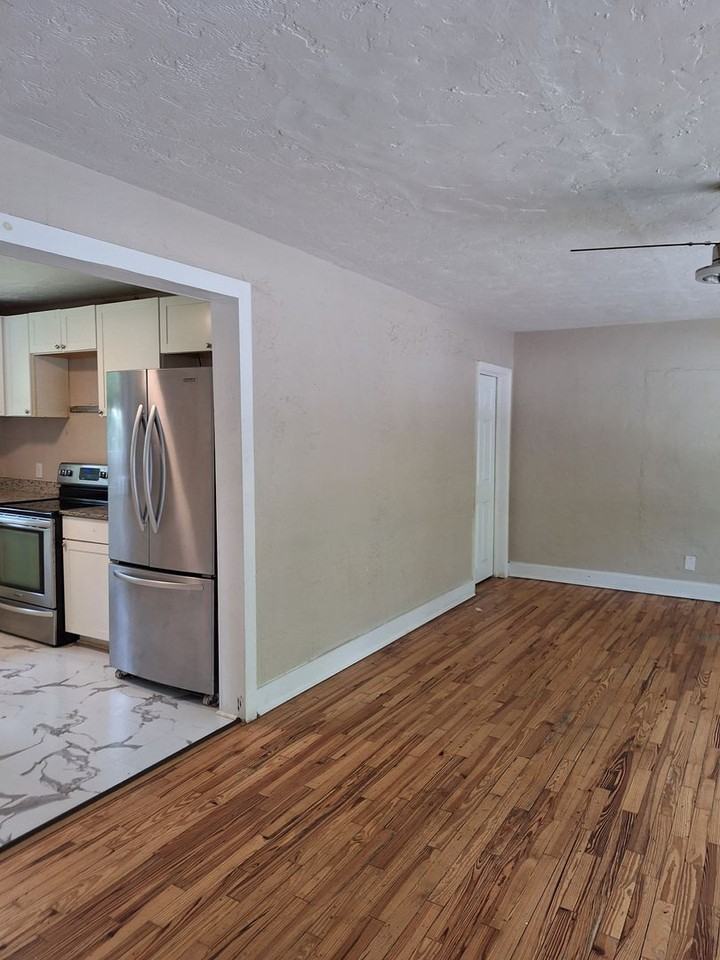 2533 Nw 1st Ave - Photo 7 of 17