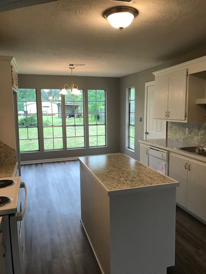 204 E Sedberry St - Photo 3 of 18