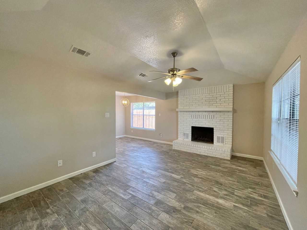 122 Bridle Dr - Photo 2 of 30