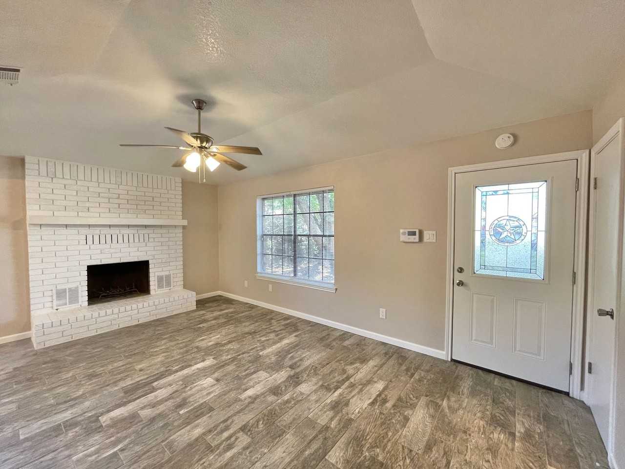 122 Bridle Dr - Photo 3 of 30