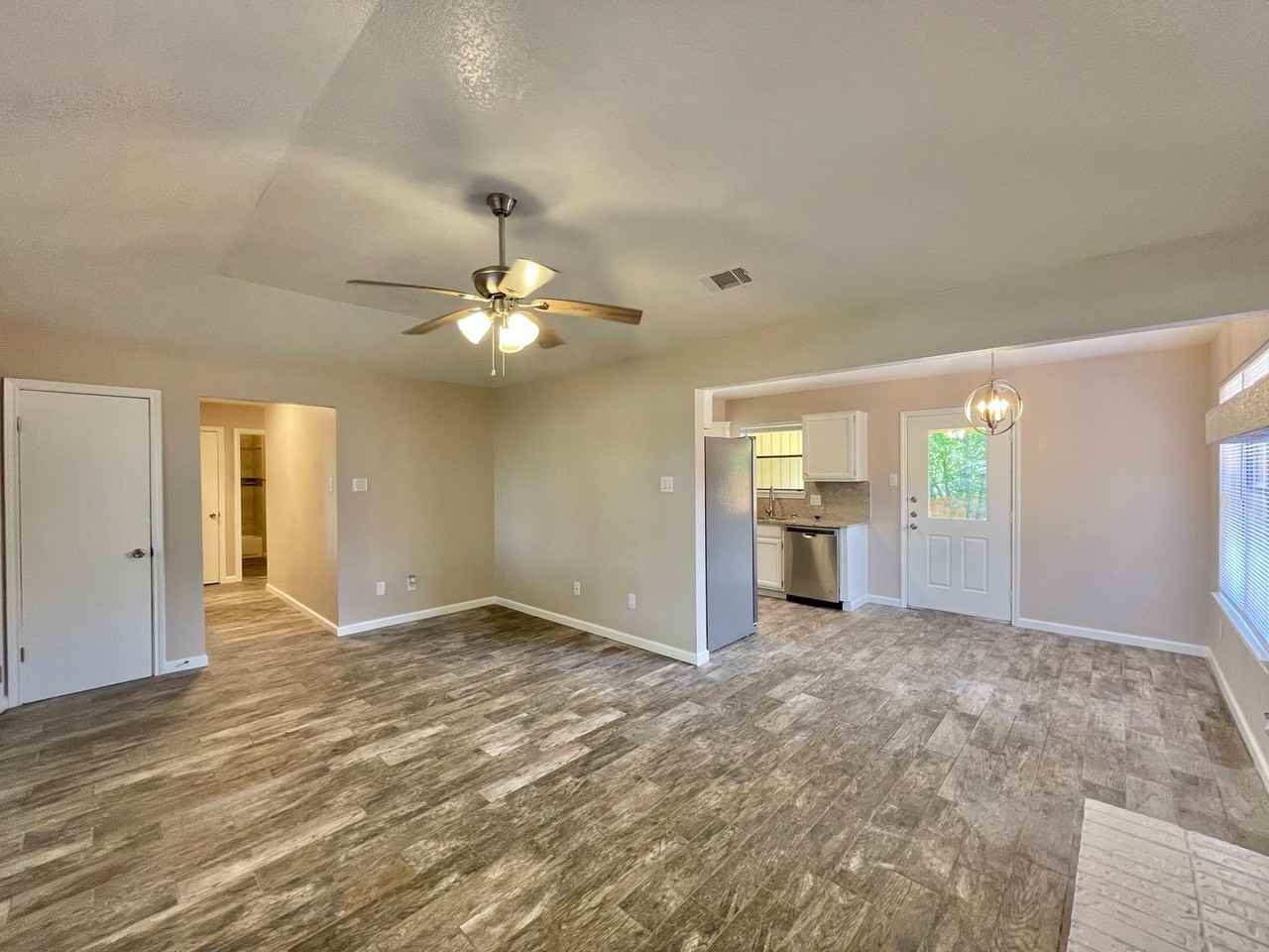 122 Bridle Dr - Photo 4 of 30