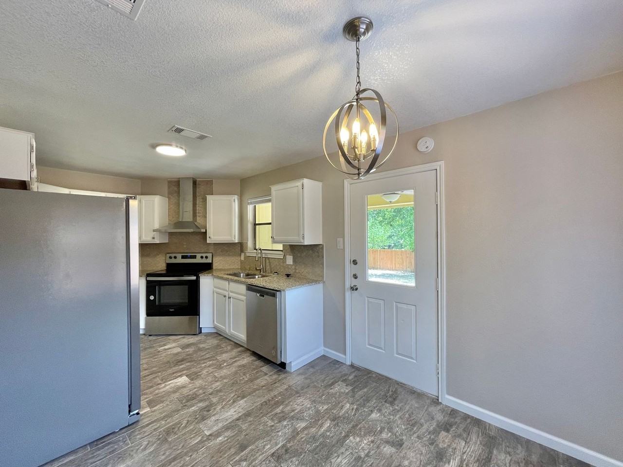 122 Bridle Dr - Photo 6 of 30