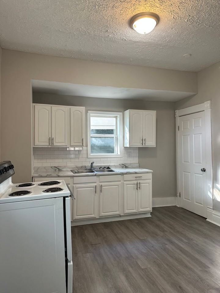 896 Ellsworth Avenue - Photo 2 of 10