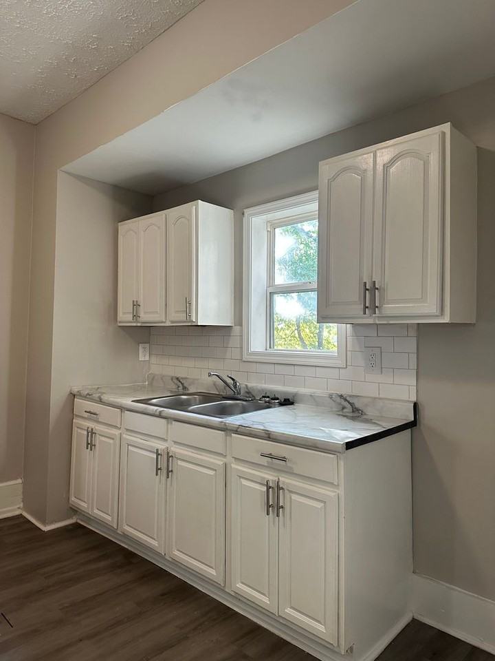 896 Ellsworth Avenue - Photo 3 of 10