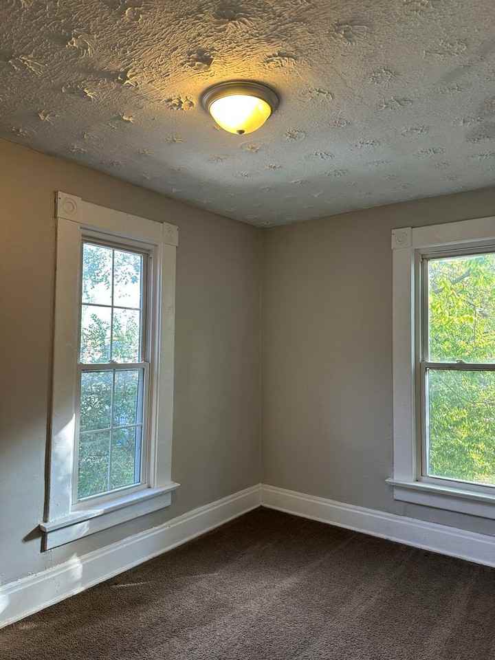 896 Ellsworth Avenue - Photo 4 of 10