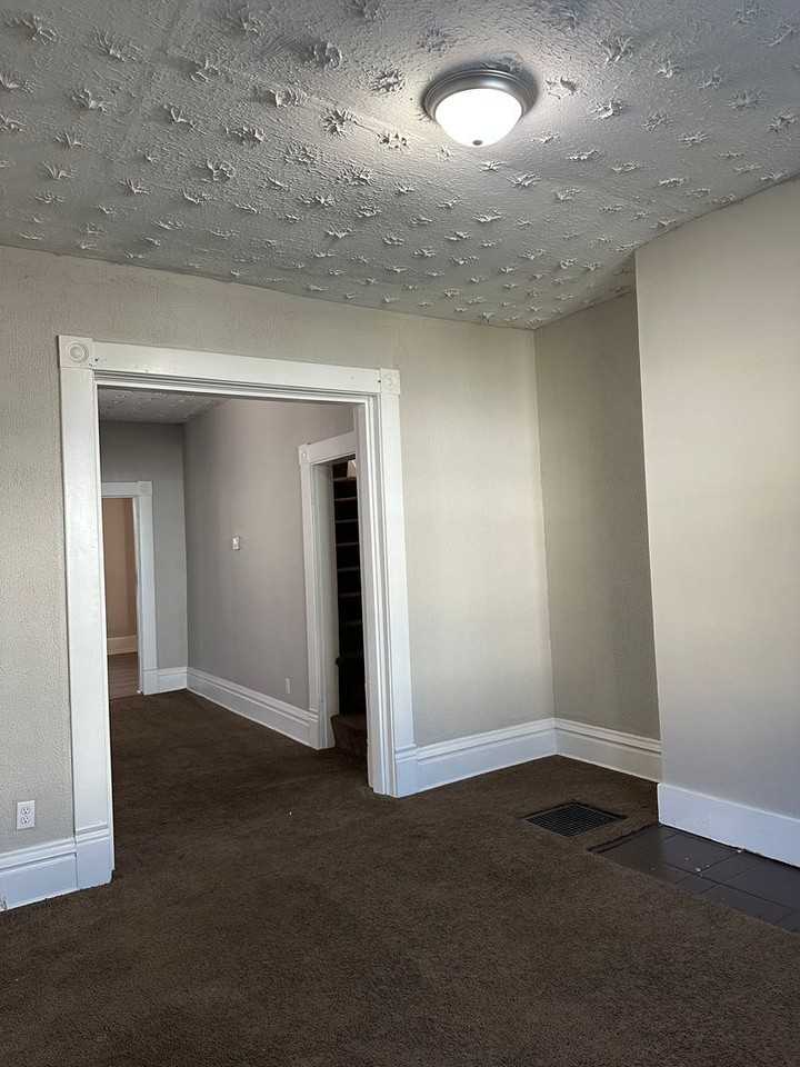 896 Ellsworth Avenue - Photo 6 of 10