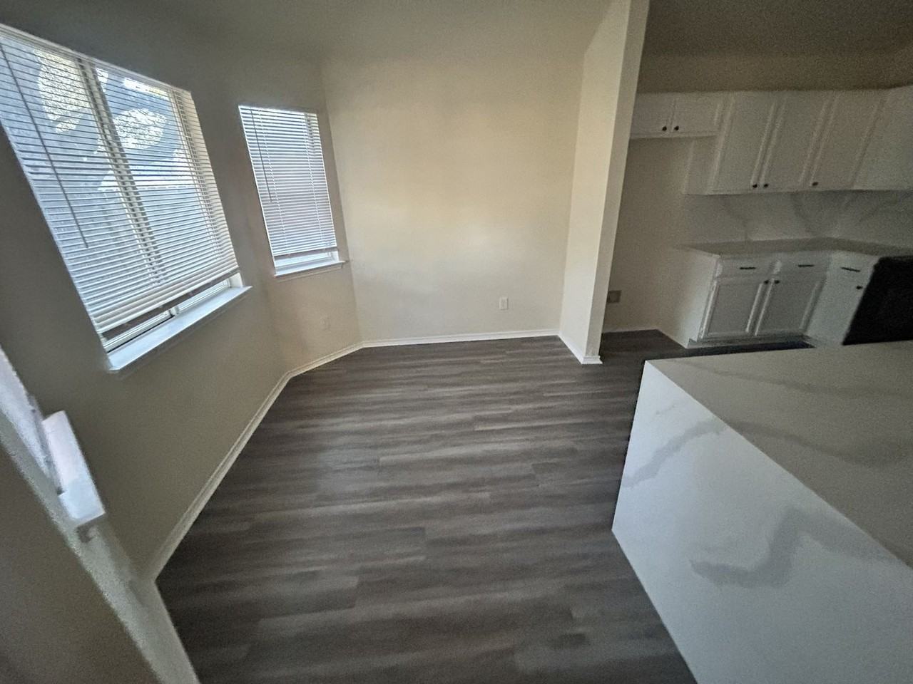 5106 Glennwood Dr - Photo 4 of 13