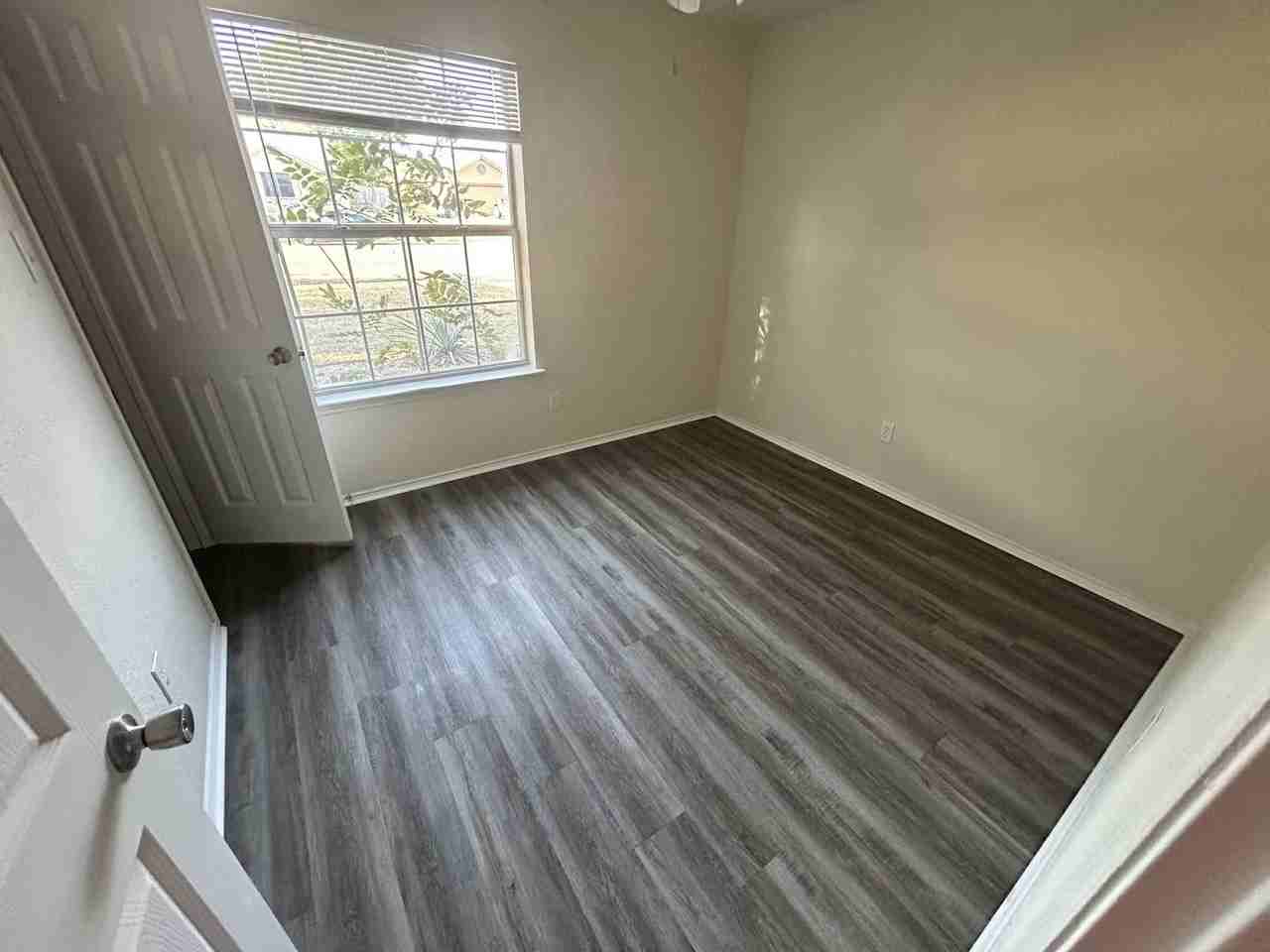 5106 Glennwood Dr - Photo 6 of 13