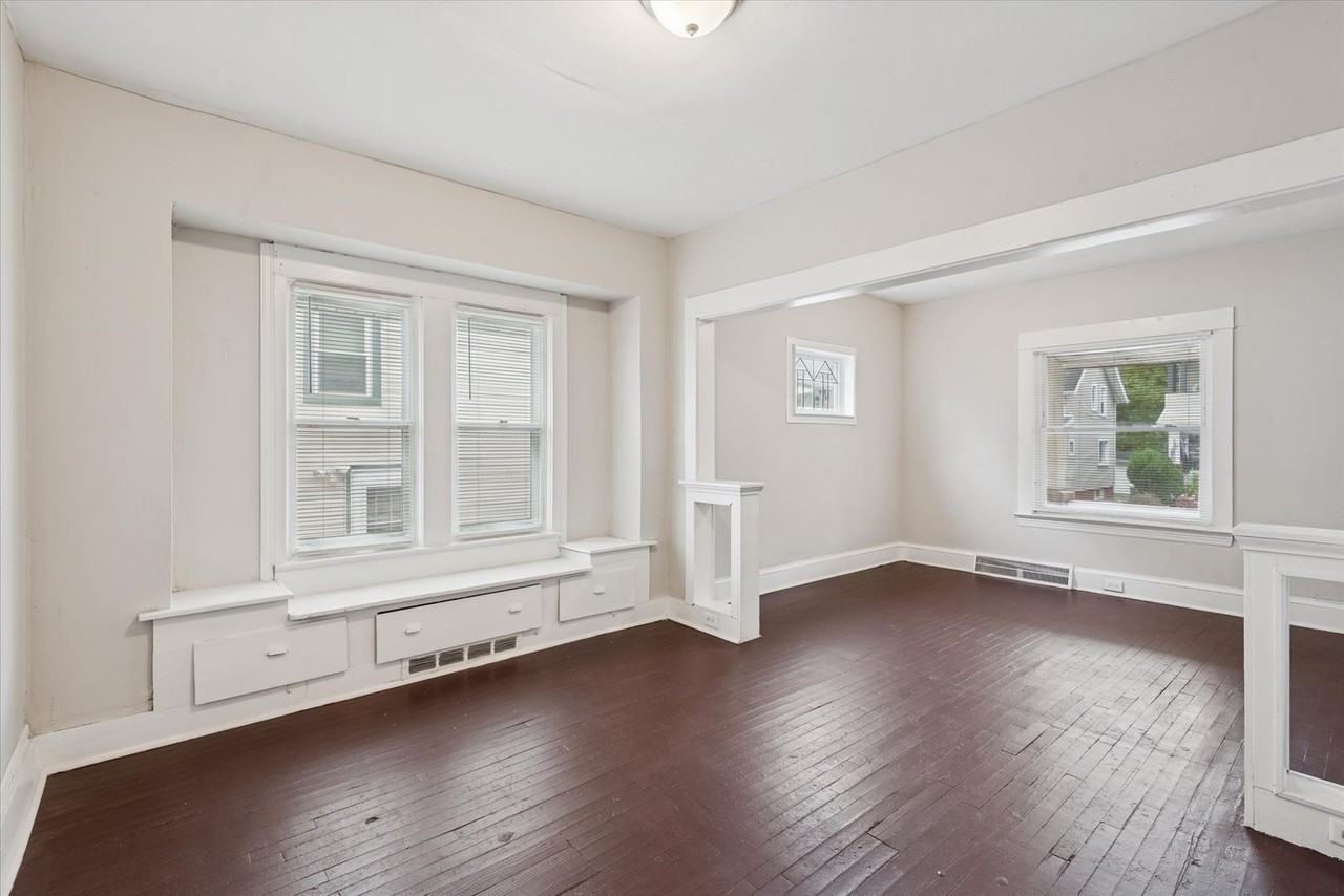 2302 Saratoga Ave - Photo 2 of 27