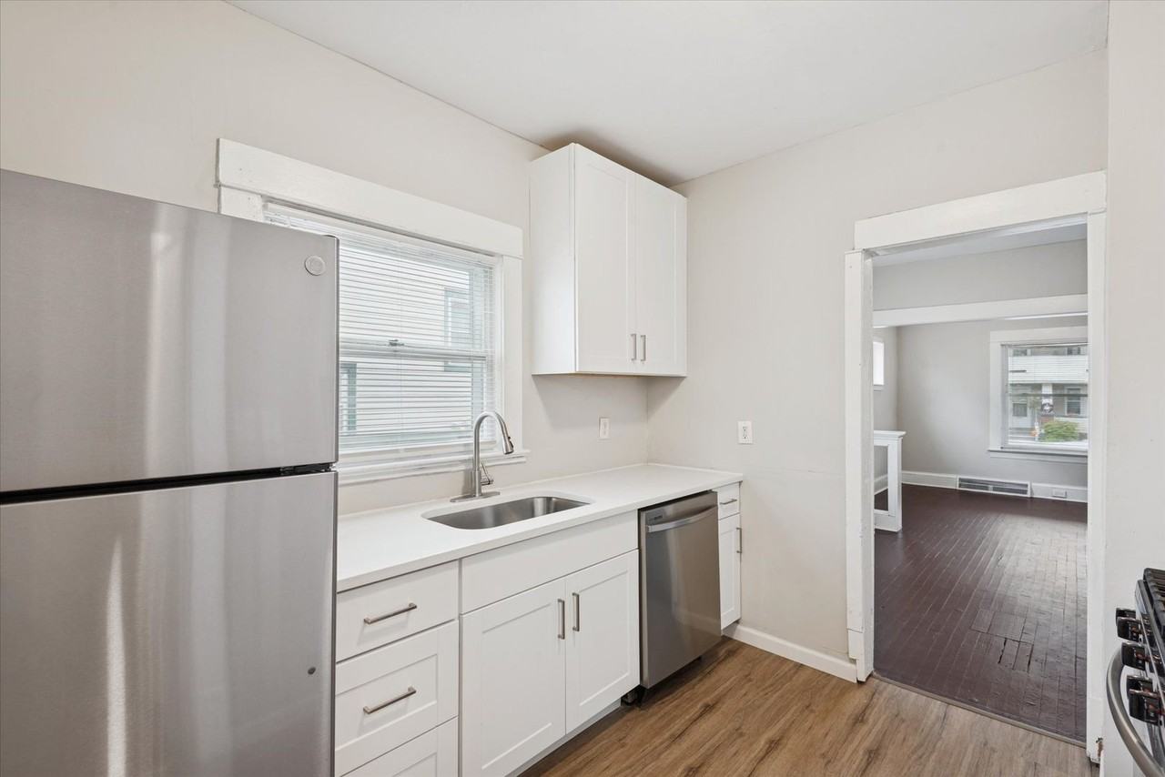 2302 Saratoga Ave - Photo 7 of 27