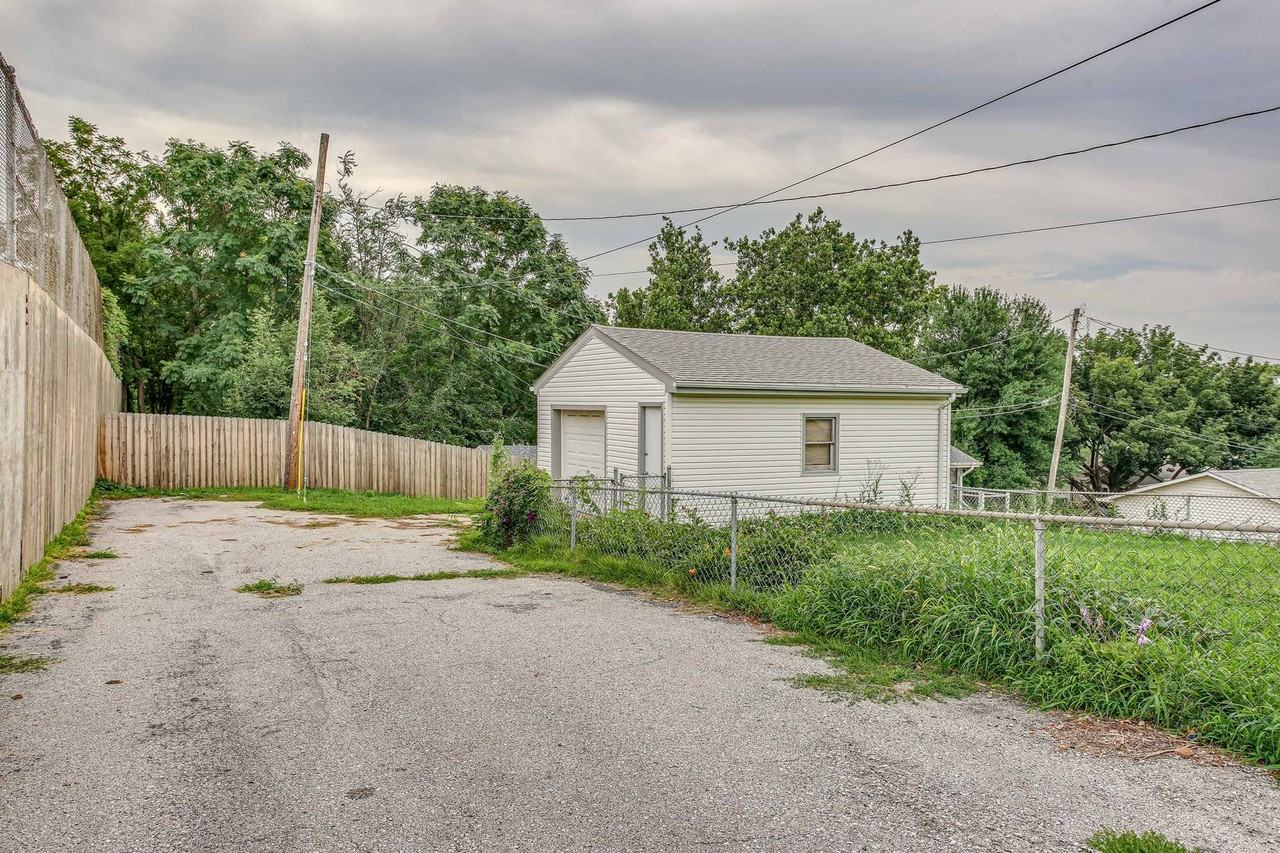 1823 S 60th St - Photo 3 of 24