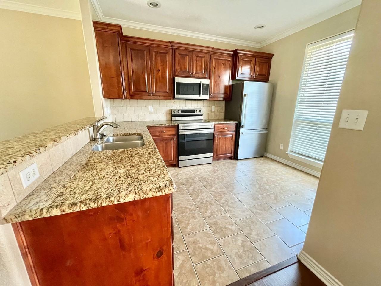 104 Letha Ct - Photo 4 of 19