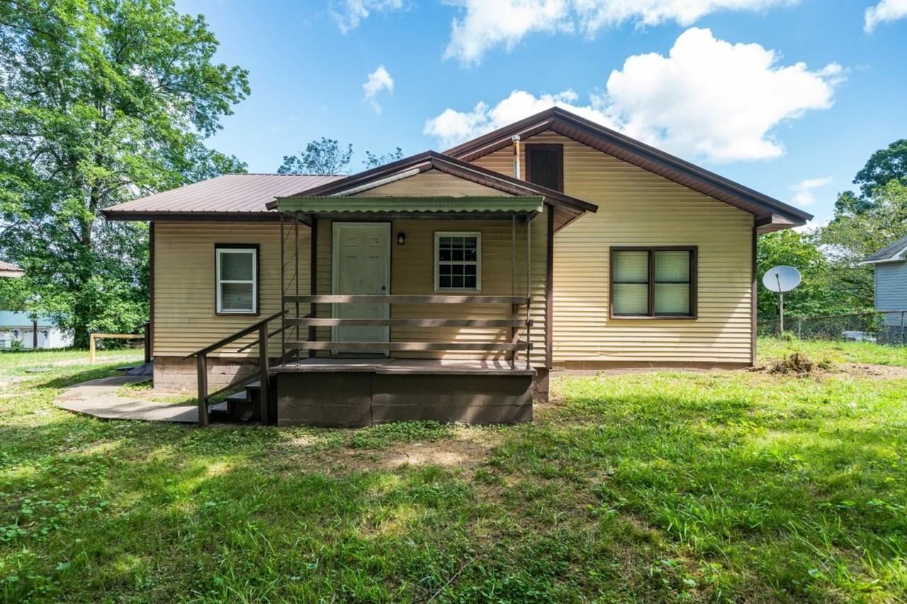 305 12th Avenue Northeast