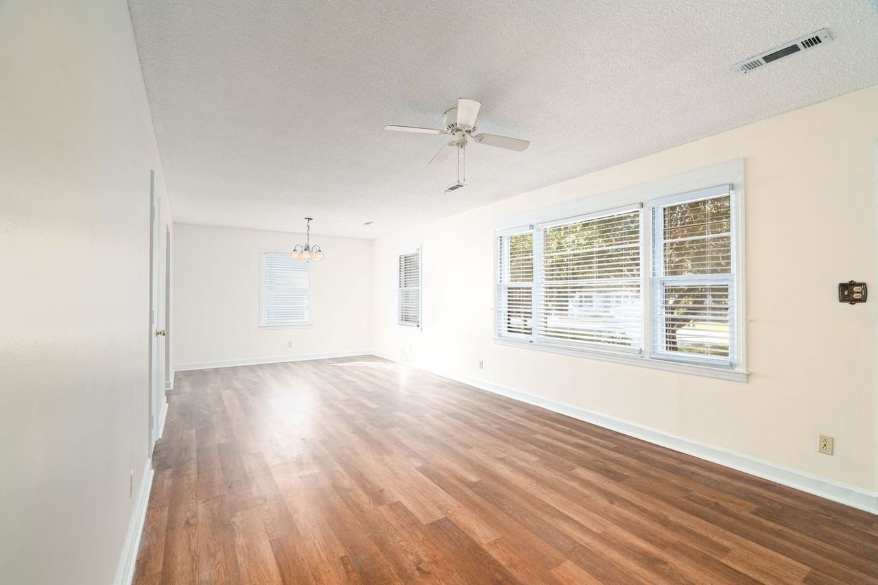 422 Anita Dr - Photo 3 of 18