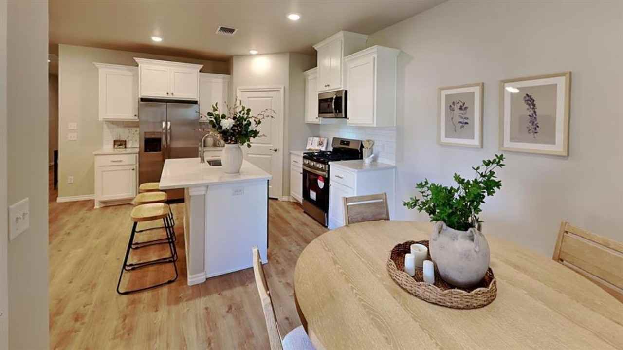 6945 Labelle Dr - Photo 7 of 22