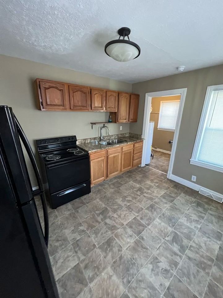 4106 S 1st St - Photo 6 of 12