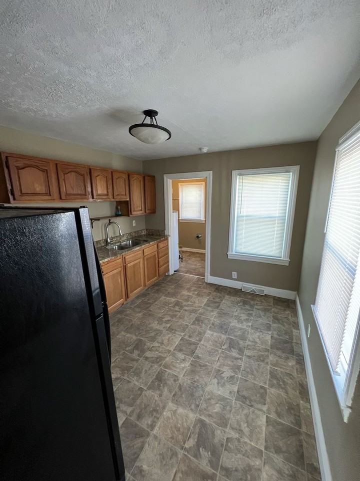 4106 S 1st St - Photo 7 of 12