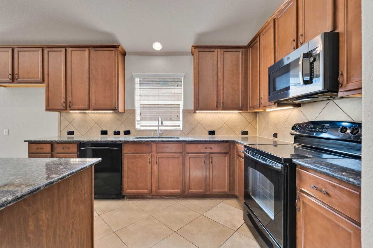 930 Bar Z Ranch - Photo 5 of 20