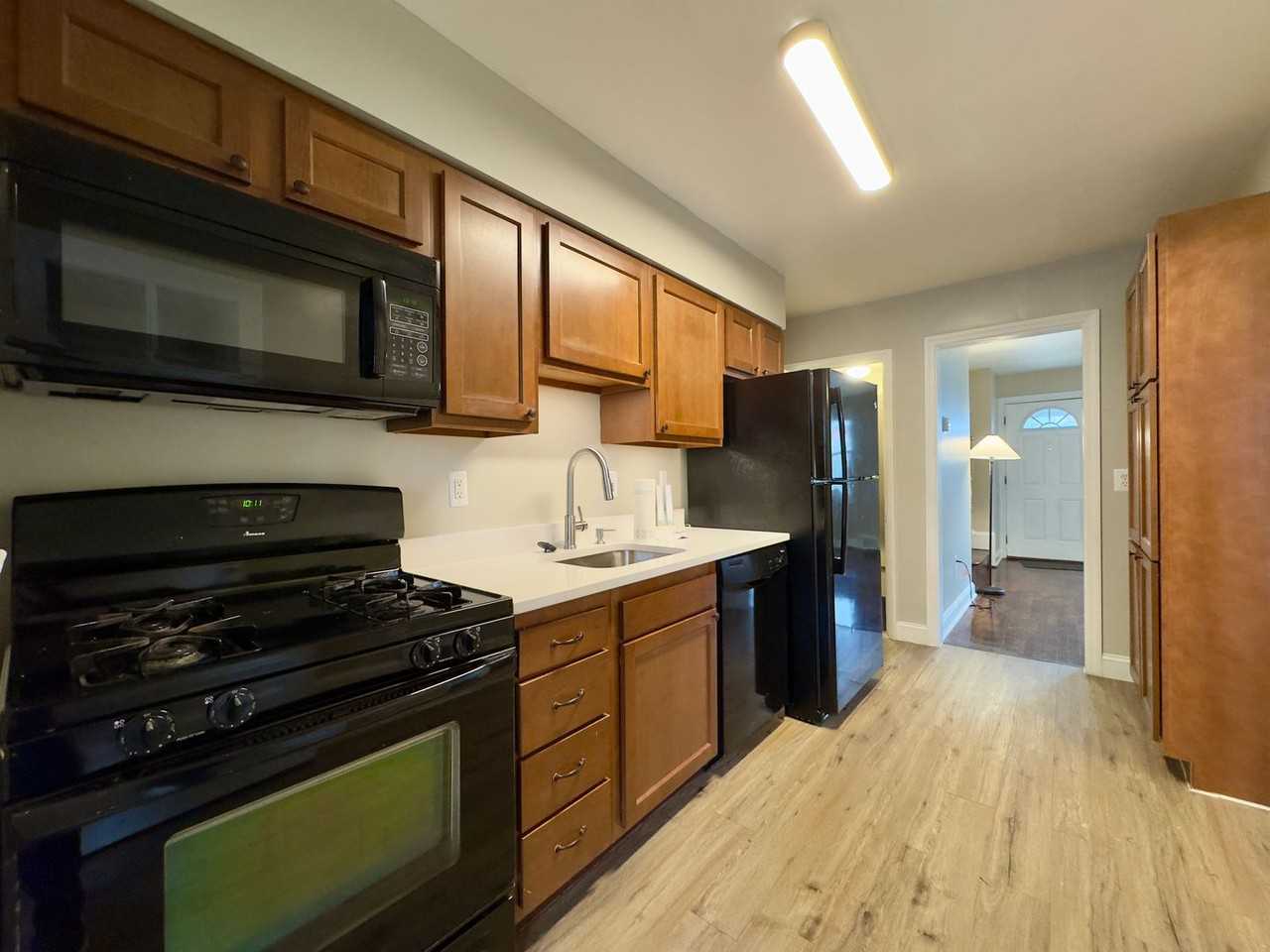 1732 Redwood Avenue - Photo 7 of 24