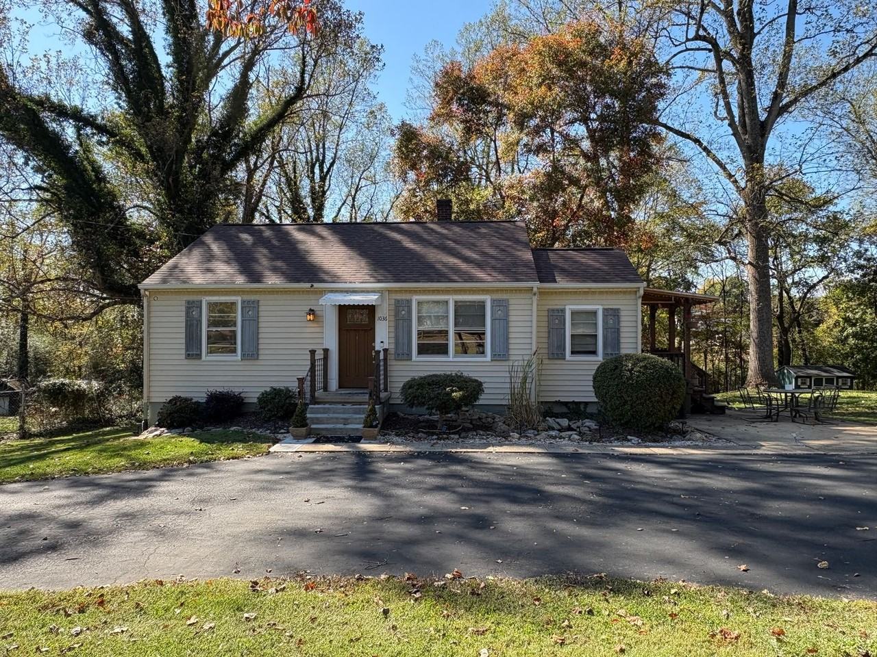 1036 Oakmont Cir - Photo 2 of 21