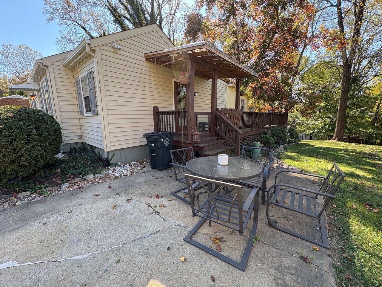 1036 Oakmont Cir - Photo 3 of 21