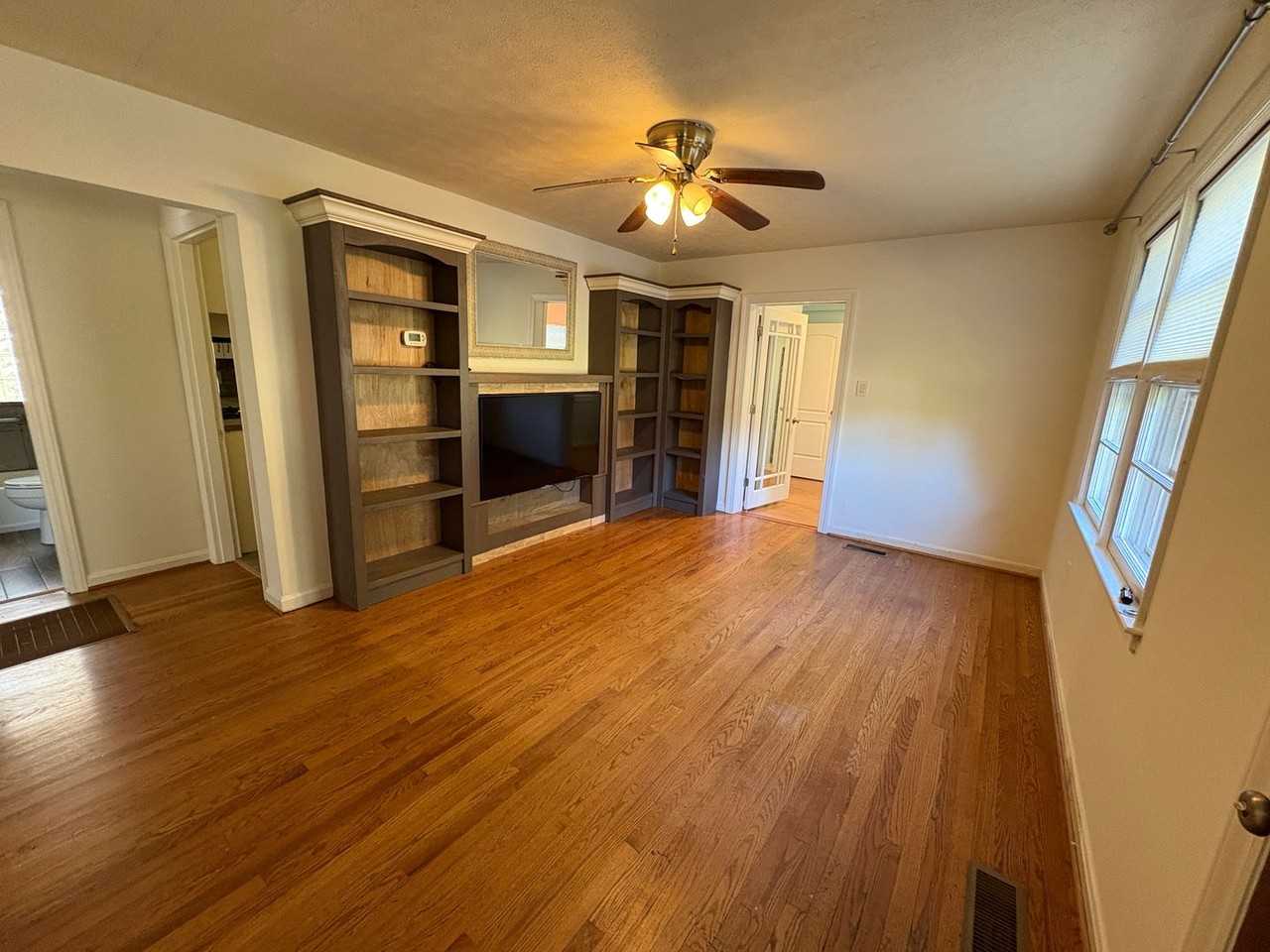 1036 Oakmont Cir - Photo 5 of 21