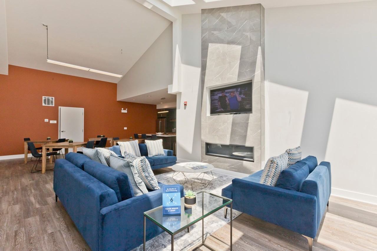 1325 N Wells Apartments - Photo 3 of 27