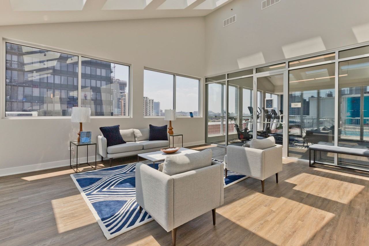 1325 N Wells Apartments - Photo 6 of 27