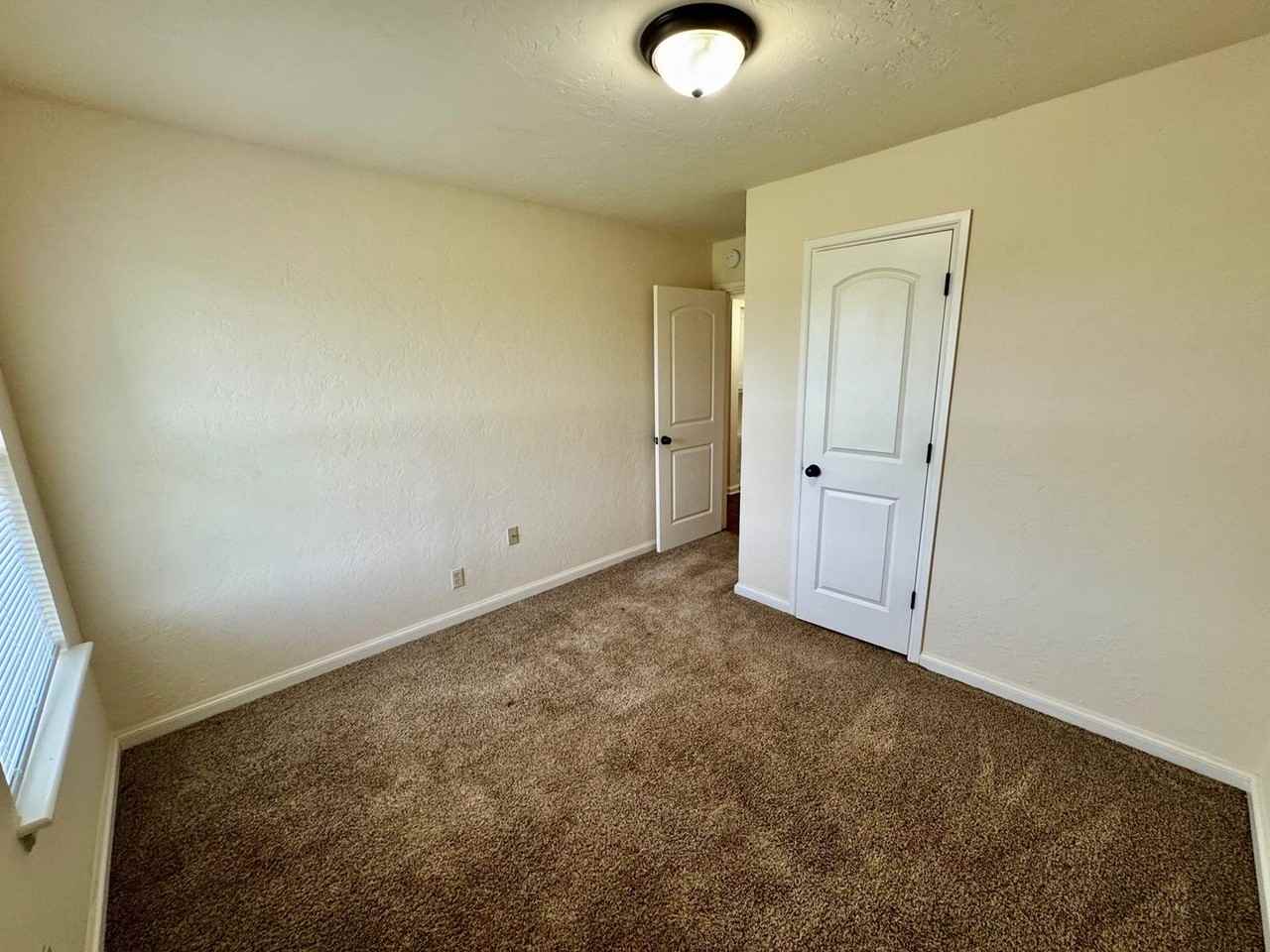 Renaissance Park Apartments - Photo 6 of 34