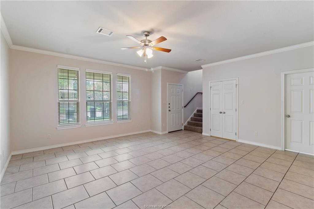 302A Sterling St - Photo 4 of 27