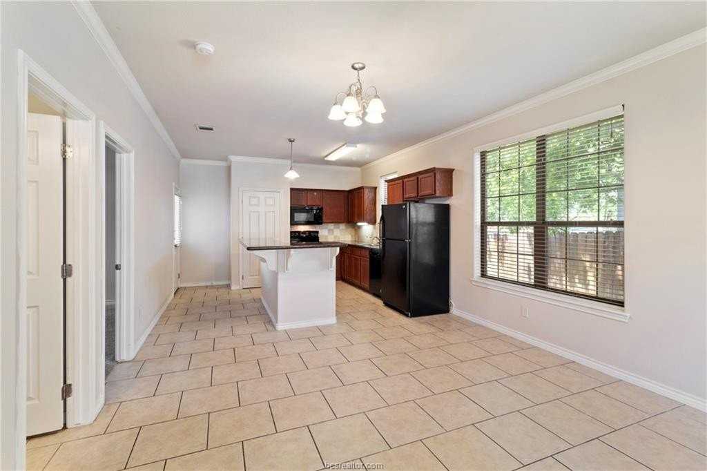 302A Sterling St - Photo 7 of 27