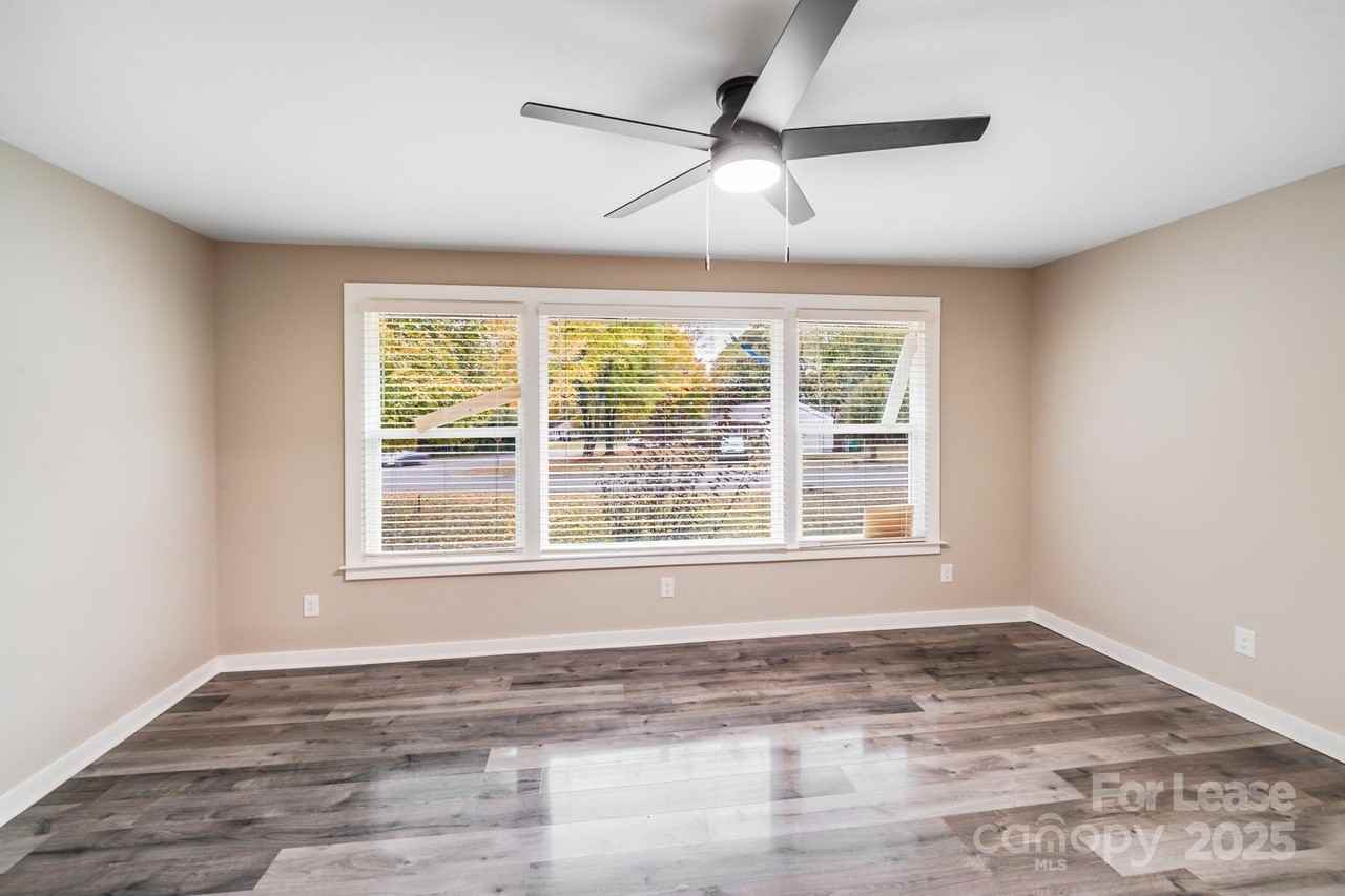 2301 Shamrock Dr - Photo 2 of 19