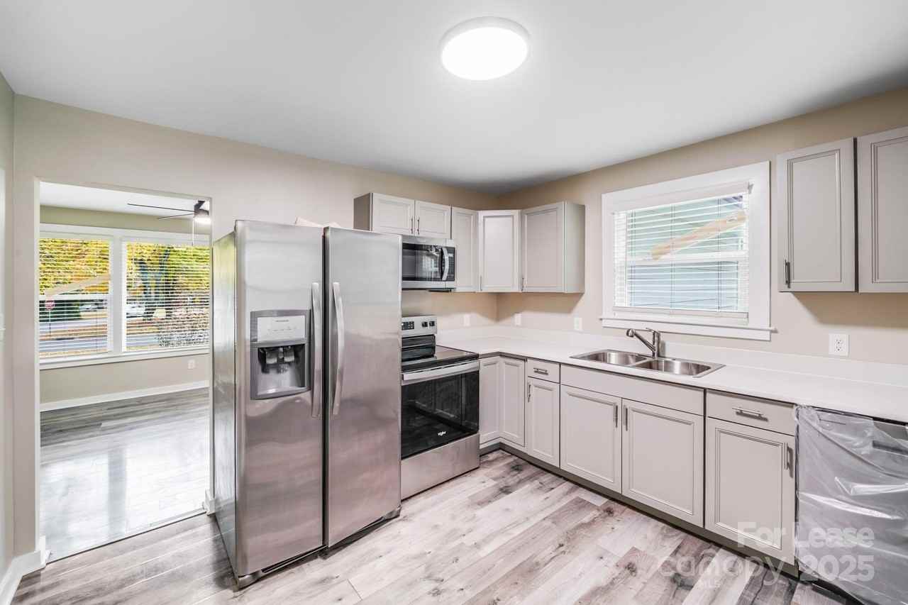 2301 Shamrock Dr - Photo 4 of 19