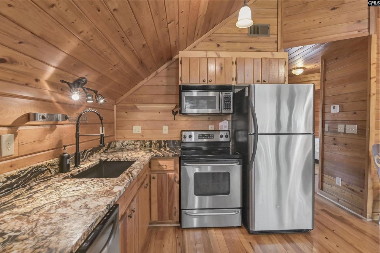 1277 Holiday Haven Ln - Photo 3 of 42