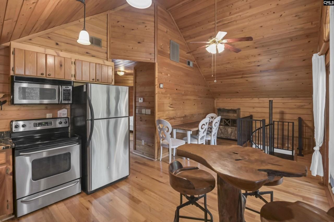 1277 Holiday Haven Ln - Photo 4 of 42