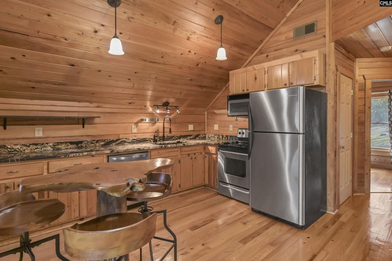 1277 Holiday Haven Ln - Photo 5 of 42