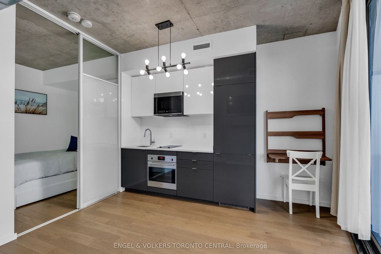 21 Lawren Harris Square - Photo 3 of 18