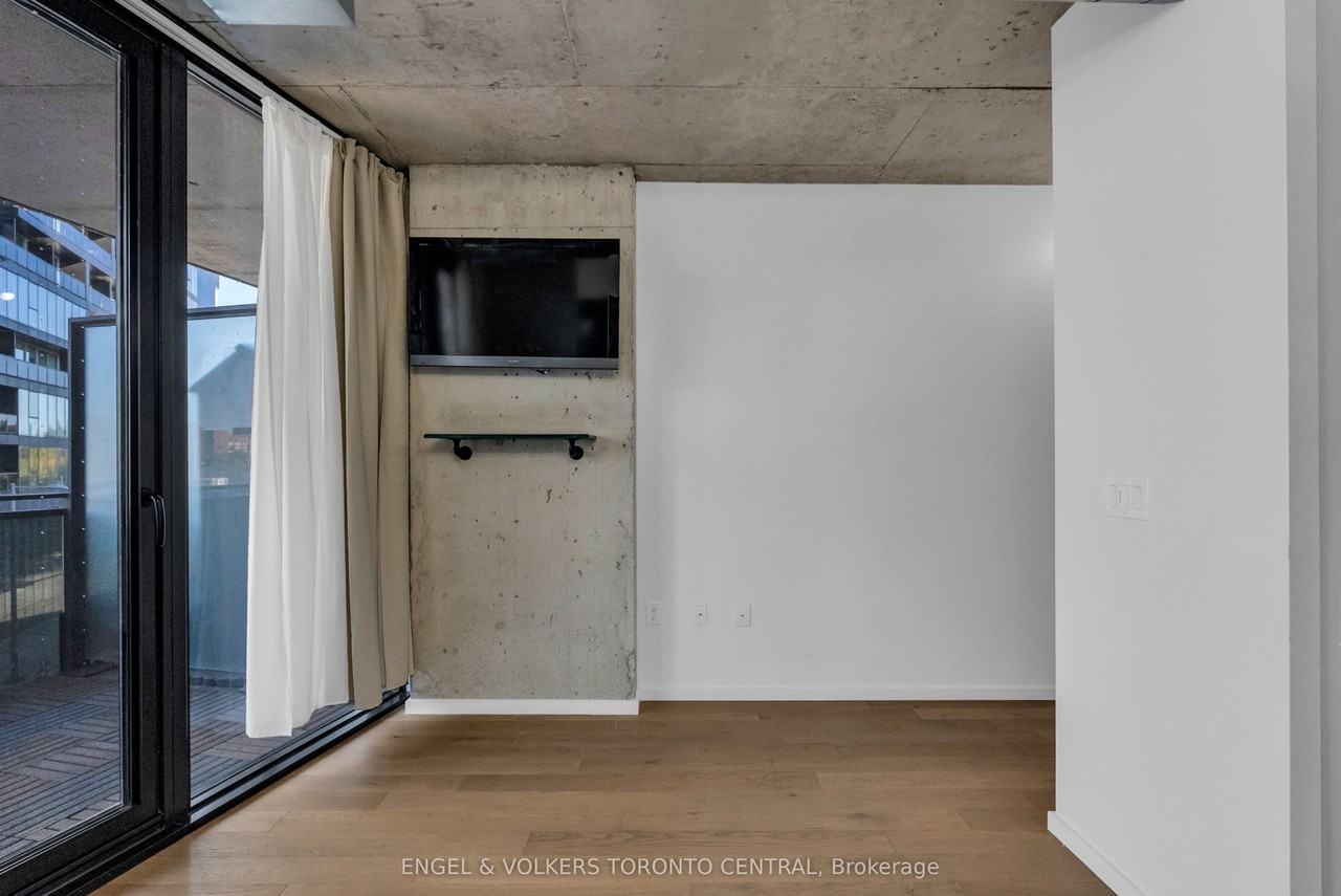 21 Lawren Harris Square - Photo 4 of 18