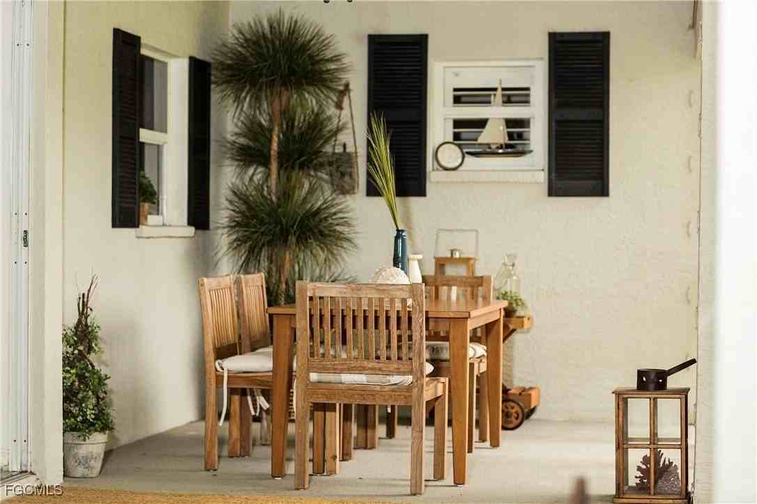 22631 Island Lakes Dr - Photo 5 of 40